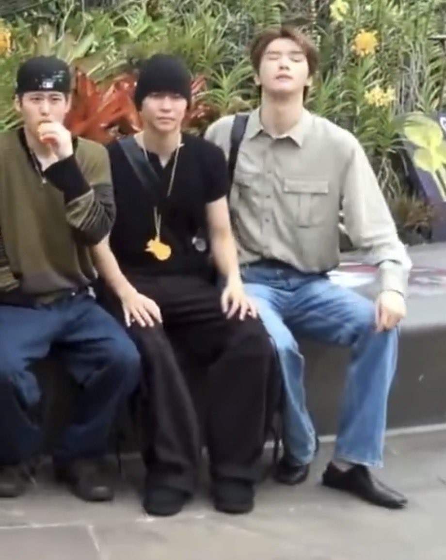 ลูกชายคนเล็ก         ลุง              พ่อ