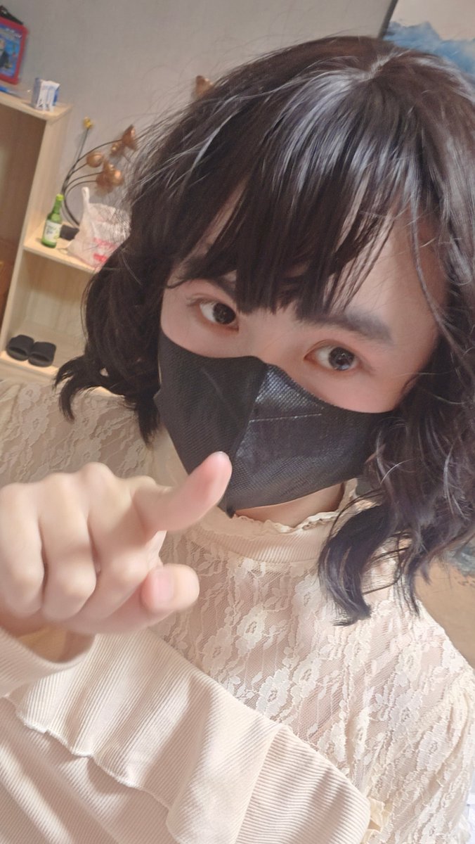 Byya369's tweet photo. 记录...第一次女装...(〃∀〃），因为天气原因，没有拍太多照片了...（失望( p′︵‵。)）
兴奋又紧张，做了很多很久的准备才决定出门(›´ω`‹ )
天气很冷，凉嗖嗖的空气在长裙底下肆意缠绕，可身体却因为兴奋不断发热...つ♡⊂
ps下次要好好修剪眉毛呢。 https://t.co/VOR0zettNB