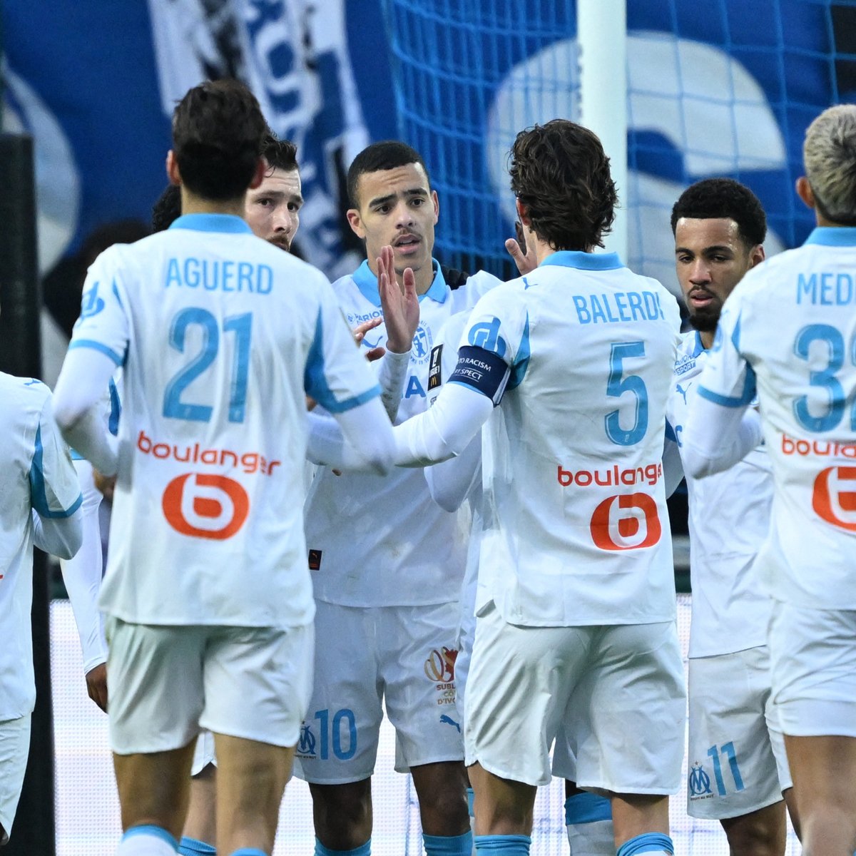 La majorité des joueurs actuels ne sont pas faits pour l’OM.

L’OM a une atmosphère digne d’un grand club. L'OM a besoin de grands joueurs taillés pour encaisser une pression extrême.

Benatia a installé des règles strictes, mais tu as des joueurs qui trouvent ça dur.

#TeamOM