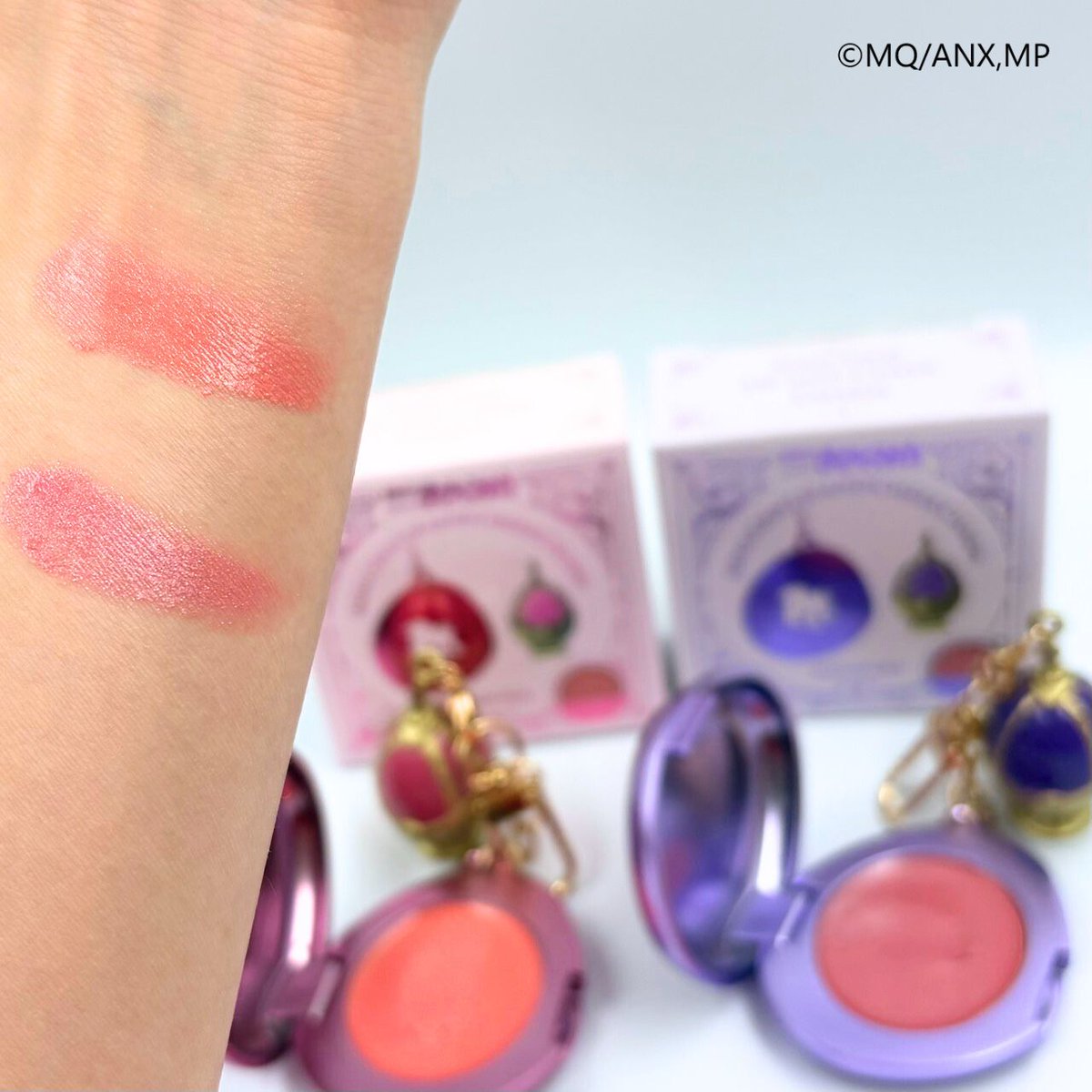 リップ＆チークの実際の色はこんな感じ💄
🩷上がまどかのピンクコーラル
💜下がほむらのローズピンク
どちらも使いやすい色味です💕
#まどかマギカ #プライズ