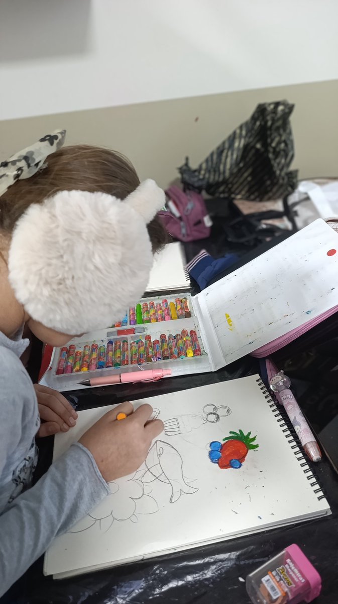 Müzik,Spor ve Resim Çocuğun Cennetidir projesi kapsamındaki resim kursumuzdan kareler..🖌️🎨🎨