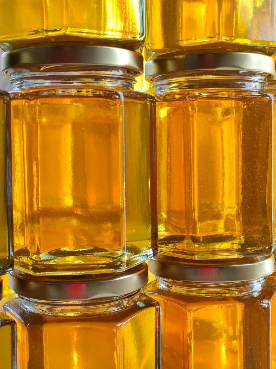 britishbee's tweet photo. Looking for a great Valentine's Day gift?
How about a jar of delicious local honey directly from a beekeeper 🍯 https://t.co/TReFFbdkSx