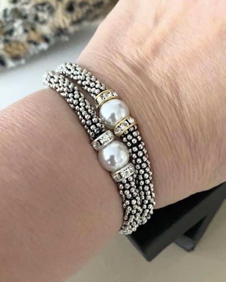 silvanasagan's tweet image. One of your most-loved pieces, restocked ✨ SILVANASAGAN.ETSY.COM

#PearlBracelet
#StackableBracelets
#ArtisanJewelry
#HandmadeJewelry
#EtsyJewelry