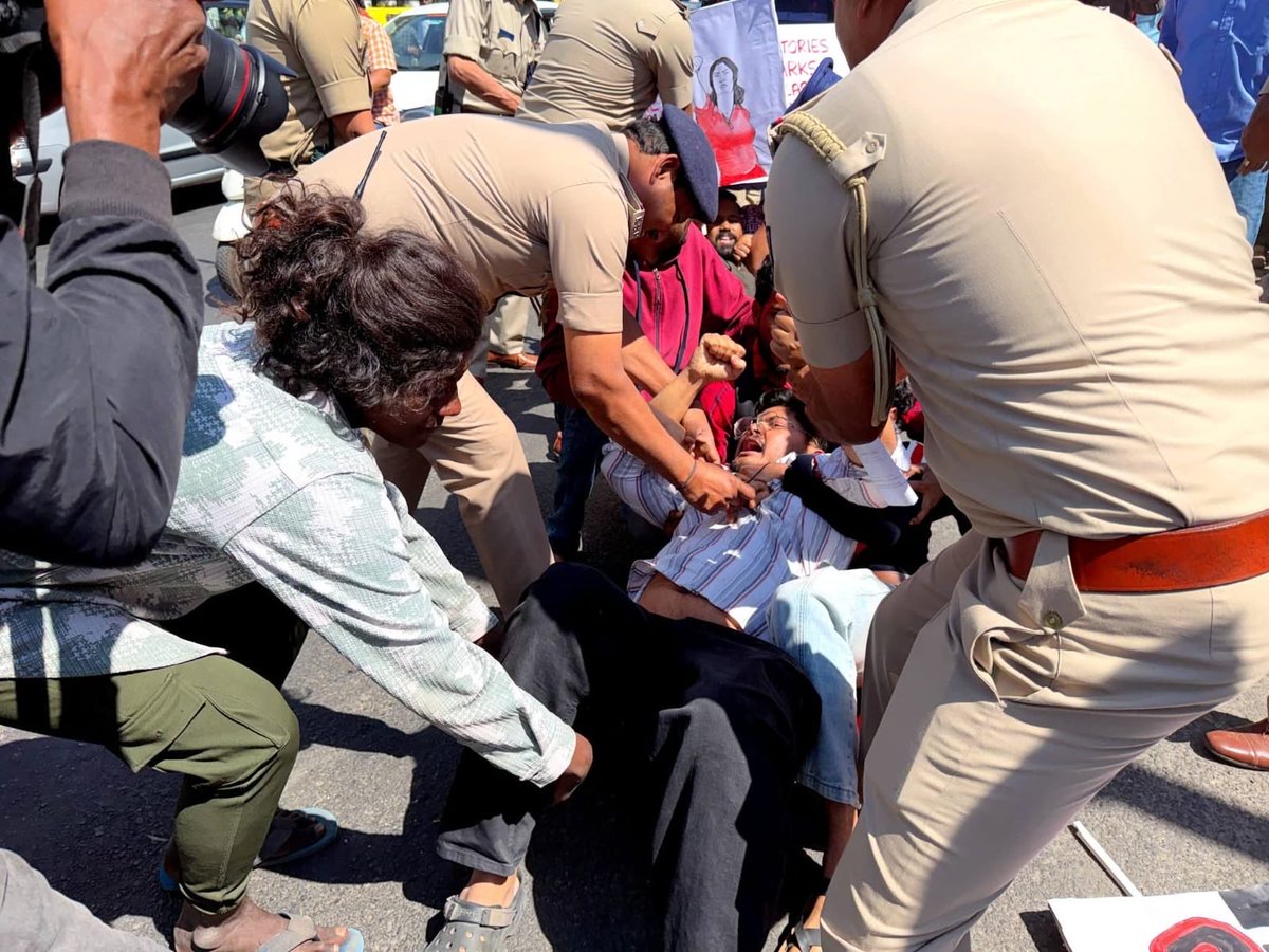AARahimdyfi's tweet photo. Arresting IT employees and trade union leaders, including @KITU GS Comrade Suhas Adiga, for protesting anti-worker labour codes is unacceptable. The Karnataka Congress govt’s crackdown on a peaceful general strike shows its hostility to workers’ rights. It must be condemned! https://t.co/STioO2VeYa