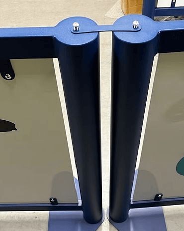 SeatableUK's tweet image. Queue barriers that work around your space.
Linking plates prevent students slipping through, with custom logos &amp;amp; colours available. Outdoor options too.
Book a free site visit 📞 01484 861982
#SchoolSafety #QueueBarriers #EfficientFlow #StudentSafety