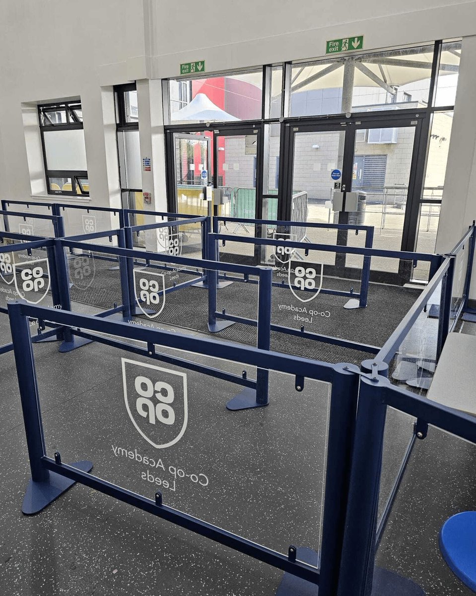 SeatableUK's tweet image. Queue barriers that work around your space.
Linking plates prevent students slipping through, with custom logos &amp;amp; colours available. Outdoor options too.
Book a free site visit 📞 01484 861982
#SchoolSafety #QueueBarriers #EfficientFlow #StudentSafety