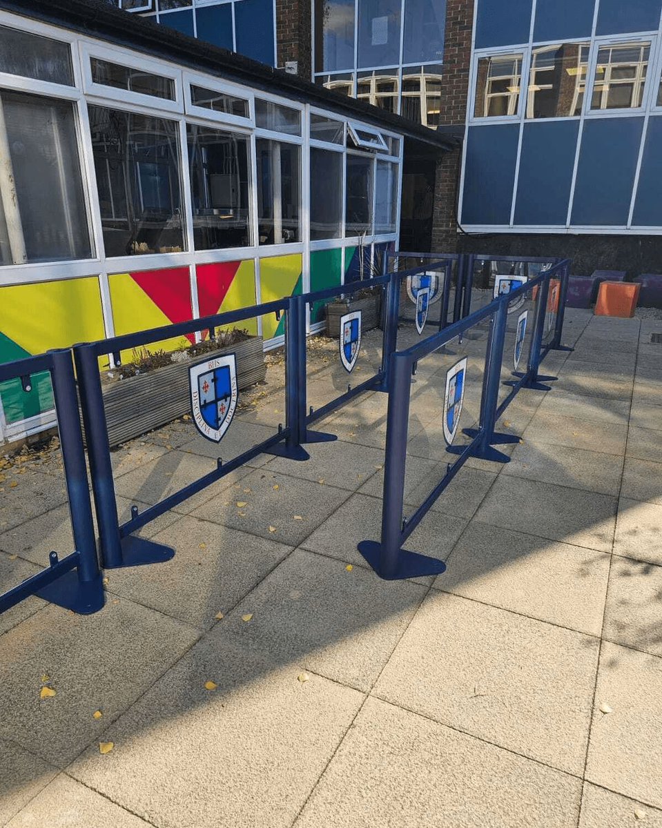 SeatableUK's tweet image. Queue barriers that work around your space.
Linking plates prevent students slipping through, with custom logos &amp;amp; colours available. Outdoor options too.
Book a free site visit 📞 01484 861982
#SchoolSafety #QueueBarriers #EfficientFlow #StudentSafety