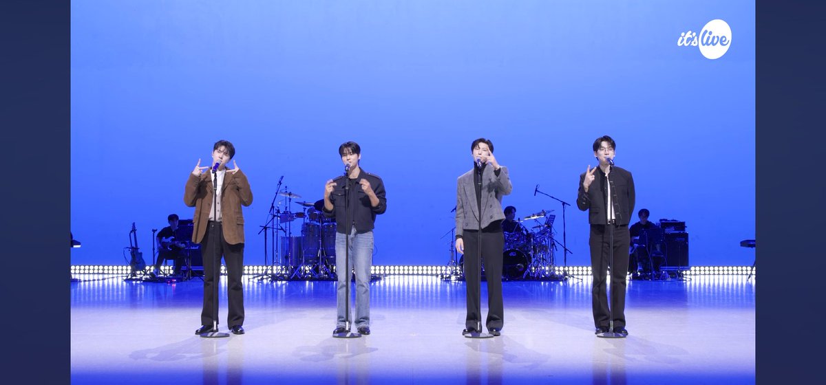 mong_mong_JA's tweet photo. 징쟈루 얼마나 기다렸는지 모르지?ㅠㅠ 빅스 넘나 그리웠다구우우웅 넷이서 리얼브이 외치는 모습 너무 보고싶었어🖤❤️💛💙 빅스 사랑해 ლ(♥0♥ )ლ  
#itsLive_event_VIXX https://t.co/xWJG8lCecF