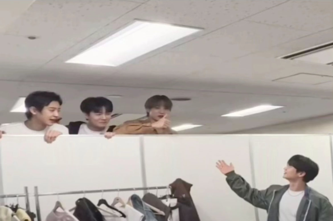 почему это еще не разобрали на мемы и не тыкают пальцами в эксо потому что они дурачки?