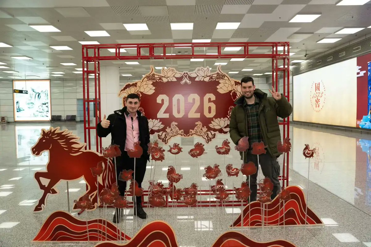 AeroTownChina's tweet photo. #ICH comes to ZhengzhouAirport! 🐎
100 vivid #horsepapercutouts #calligraphy blessings, handwritten Spring Festival #couplets
Travelers feel the CentralPlainsculture right here! This is the unique New Year spirit of Zhengzhou Airport! 😍#SeekingHorseInChina @FreshChangan https://t.co/nbfL2HdacF