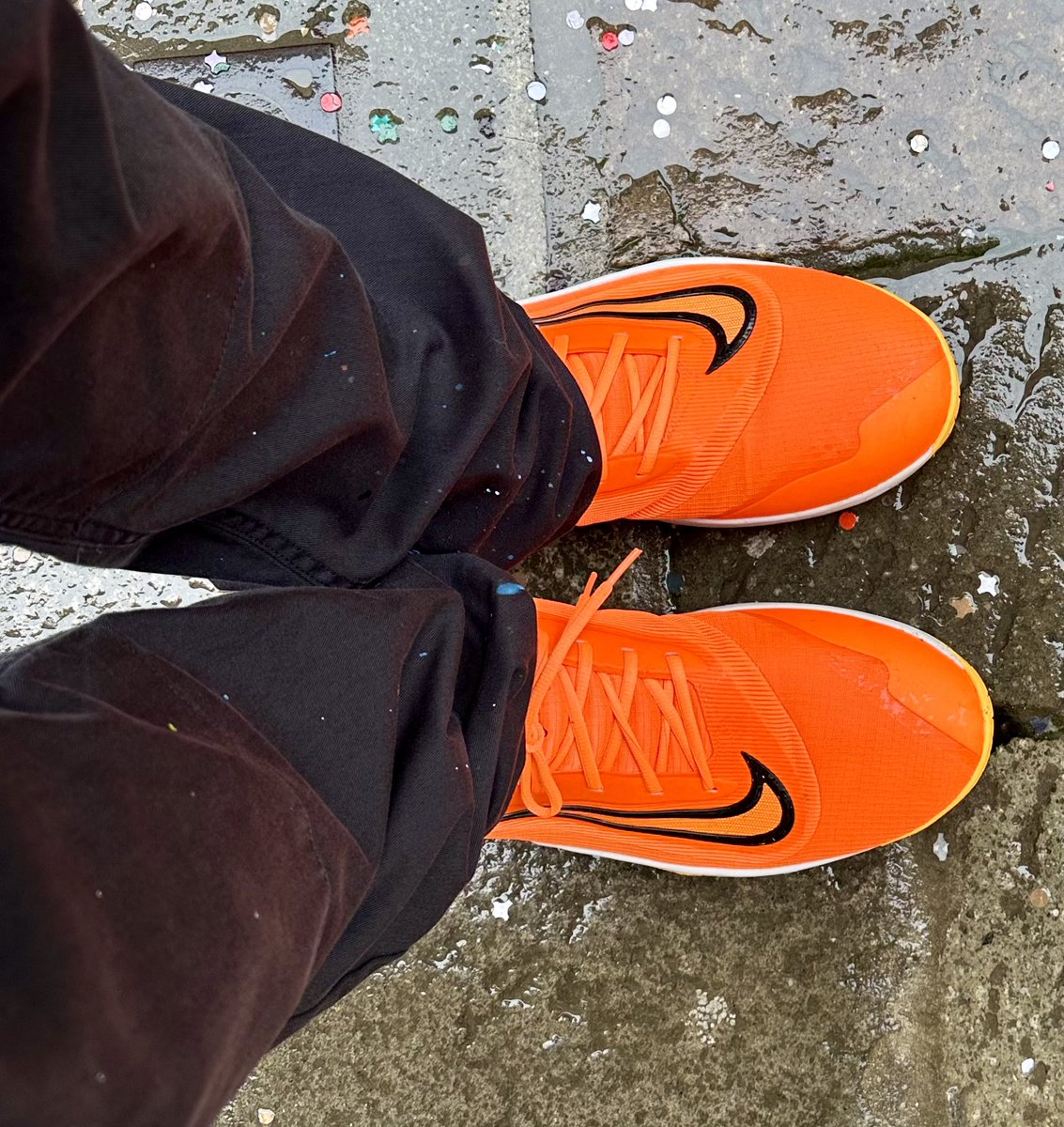 gallerialev's tweet photo. Oggi sono partito da casa con le scarpe del mio colore preferito, quando sono arrivato in Galleria avevo scarpe dei miei due colori preferiti 🥰❣️🥰❣️🤗 https://t.co/VeZT3rIByj