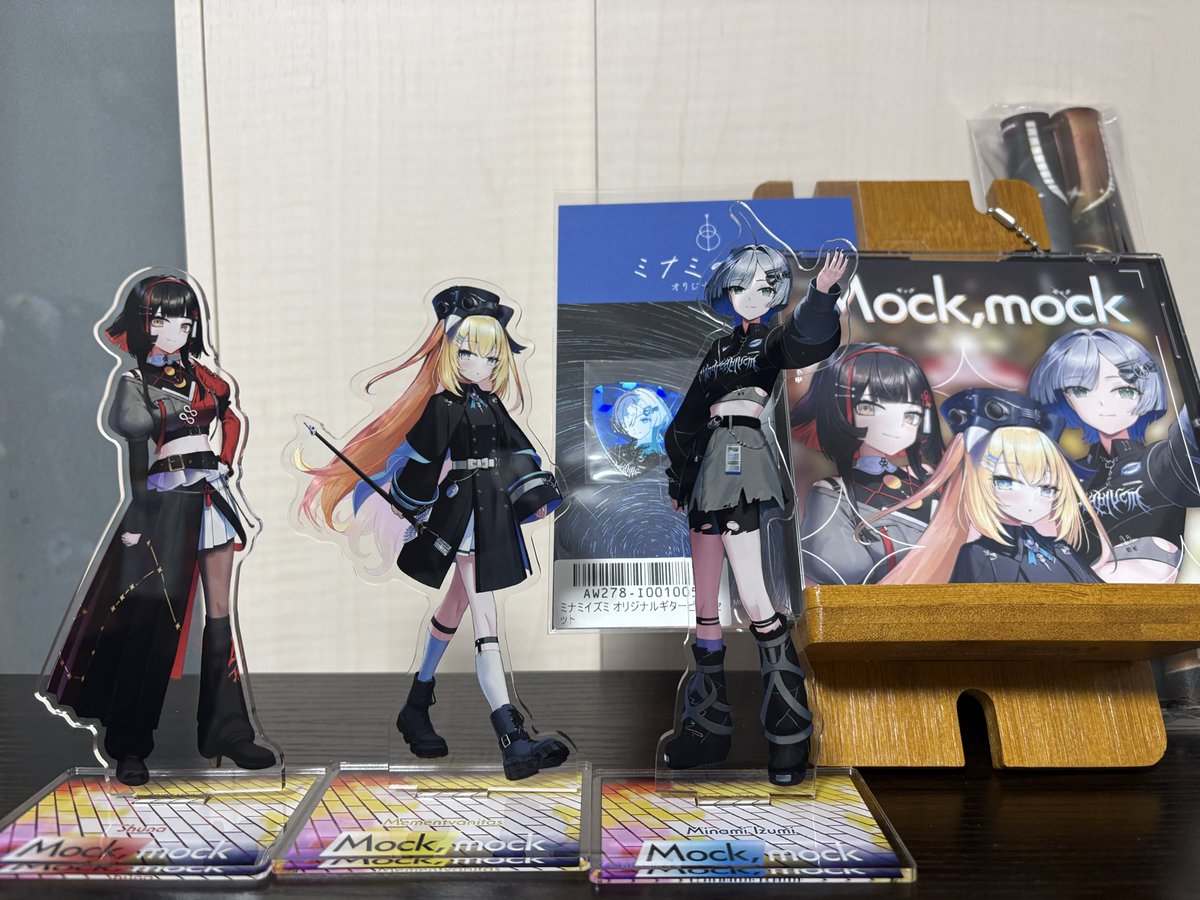 Mock,mockの個人歌唱版のセットと、イズミちゃんのピックが届いたー