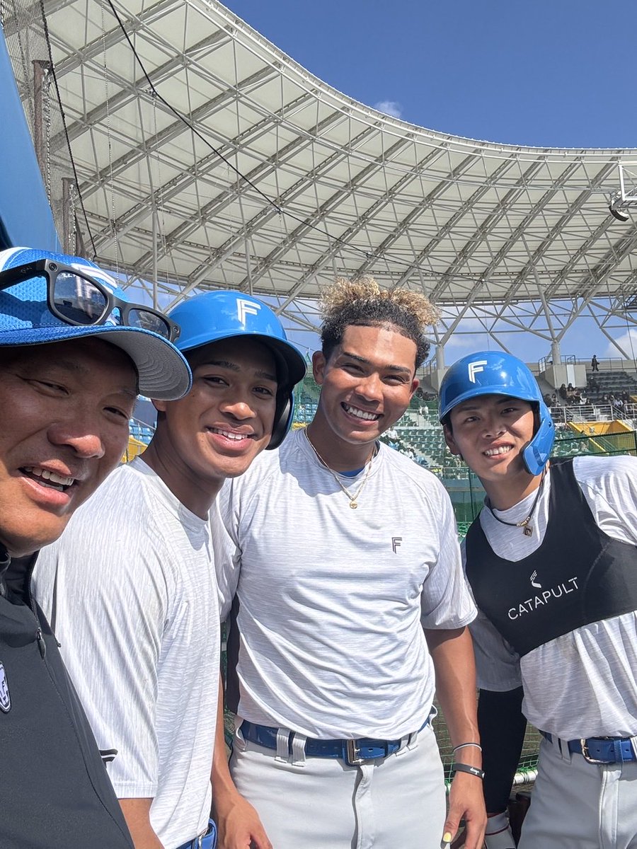 右の万波、水谷、野村にはホームラン100本指令！大いに期待しています。3日間という短い時間でしたが、何かきっかけになればと思います。シーズンをしっかり注目したいと思います。