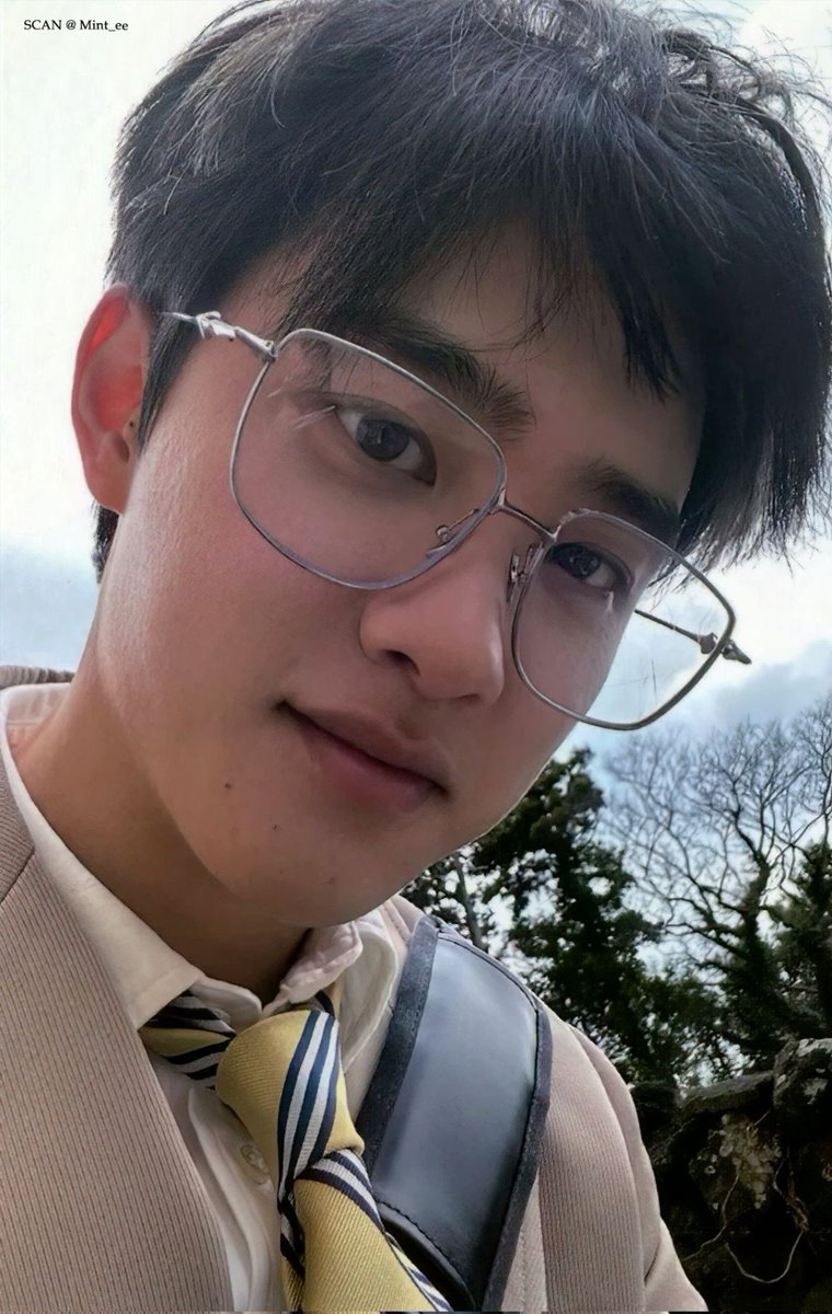 D012o_'s tweet photo. 진짜 진짜 안경 도경수 진짜 진ㅉ https://t.co/HXYSQwMssp
