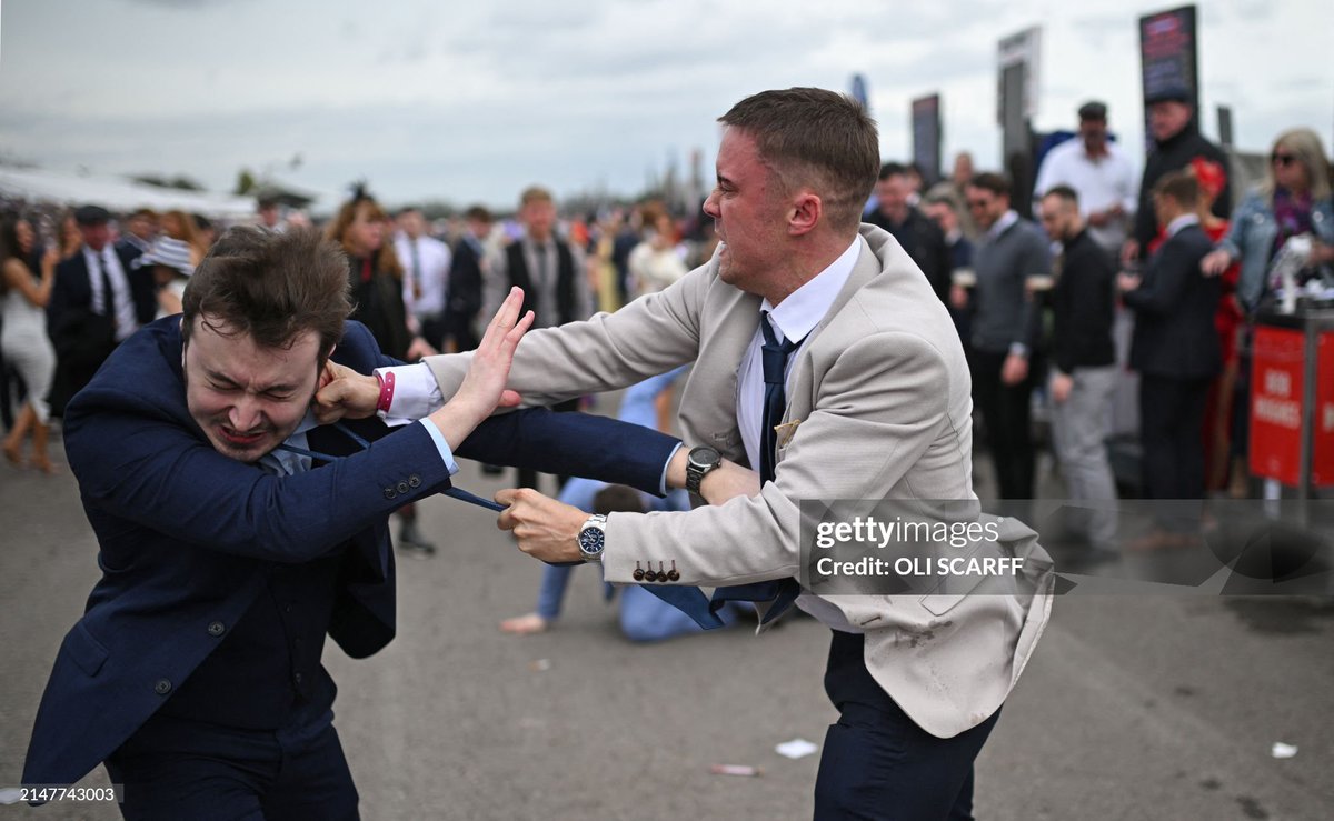 shitbritishpics's tweet photo. Racegoers fight each other as they scuffle on the second day of the Grand National Festival horse race meeting at Aintree Racecourse (2024) https://t.co/TTSTWx8oC4