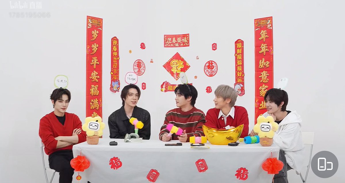 ビリビリでのライブ配信始まってるわよ

 live.bilibili.com/12262419?is_ro…