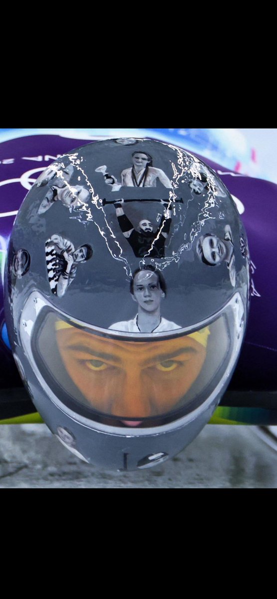 Io sto dalla parte dell’ucraino Vladyslav Heraskhevych, squalificato dal CIO perché a Milano-Cortina 2026 avrebbe voluto gareggiare con un casco raffigurante gli atleti suoi connazionali uccisi dalle forze armate russe. Decisione orripilante del Comitato Olimpico Internazionale.