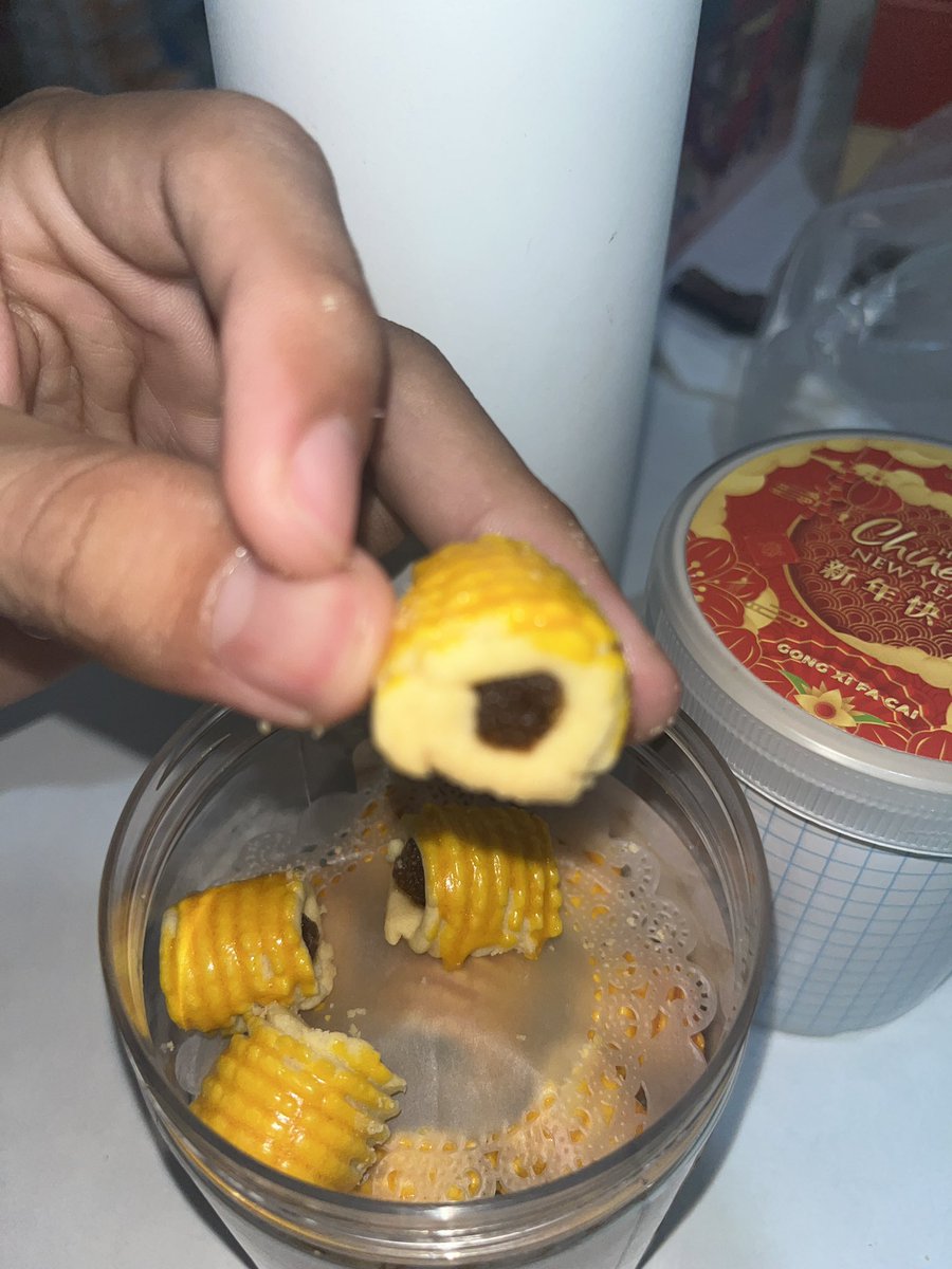 almandesx's tweet photo. Baru tau ada nastar bentuknya lucu gini mana ENAK https://t.co/jrdWX4Avbj