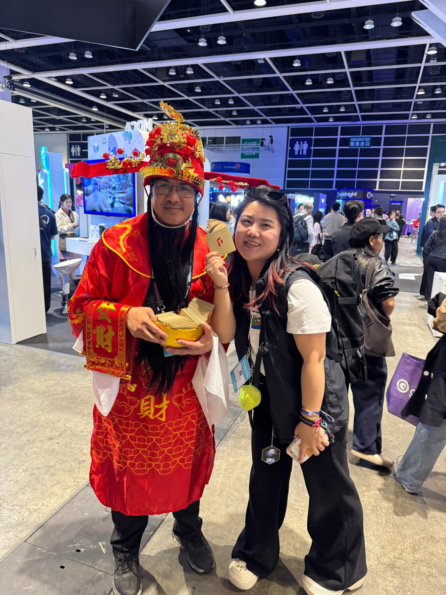 PingMe_xyz's tweet photo. Came for the talks, stayed for Choy San’s Hongbao. 👀

Have you tried our Hongbao feature yet?

@consensus_hk #ConsensusHK https://t.co/CLZAMTQ67a