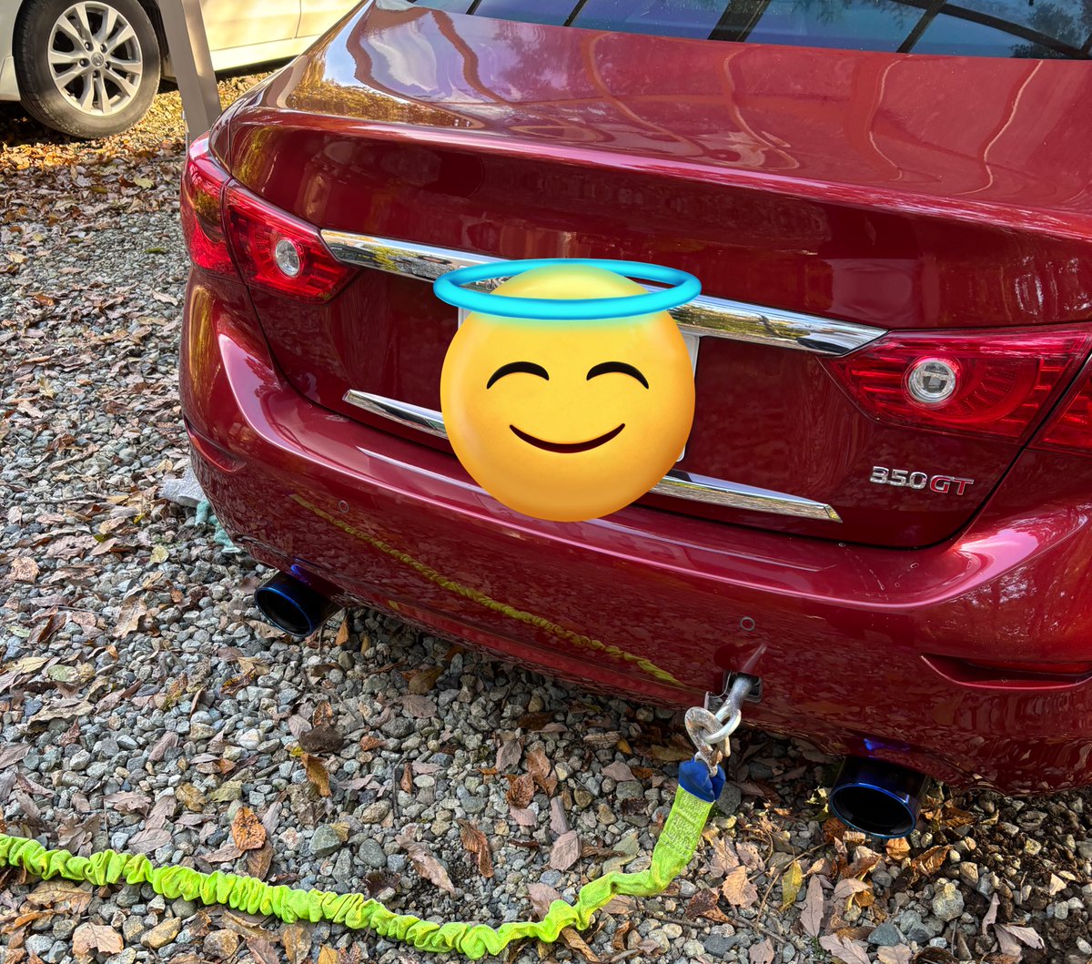 gogokina5's tweet photo. 年代物2tジャッキで2tある車を上げてはいけない。こんな時間まで穴を掘る事になる。ジャリ駐鉄板敷きジャッキはもう15年ぐらいやってるがまさか足がおれると思わなかった。ドア凹んだ。埋まった。みんなも気をつけろよ！
#HV37 #不幸 https://t.co/LRyC5GM8U1