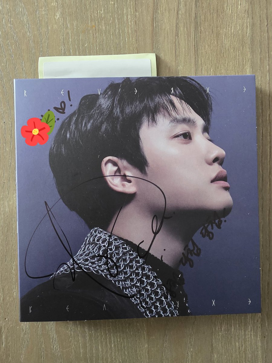 오늘 결전의날이라 이른 퇴근하고 왔는데! 
경수가 보낸 선물 도착해 있자나 🍀
응!! 당첨당첨당첨!!! 
오늘 티켓팅 내자리 있겠다!!!!! 아자!