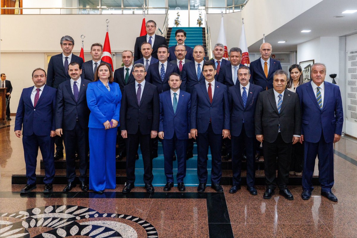 Adalet Bakanı, Hâkimler ve Savcılar Kurulu Başkanı sıfatıyla ilk HSK toplantımıza başkanlık ettik. 

Bu önemli görevi, yargı teşkilatımızın sorumluluğunu ve milletimizin adalet beklentisini gözeterek yürüteceğiz.

Liyakat, ehliyet ve mesleki yeterliliği esas alan; şeffaf,