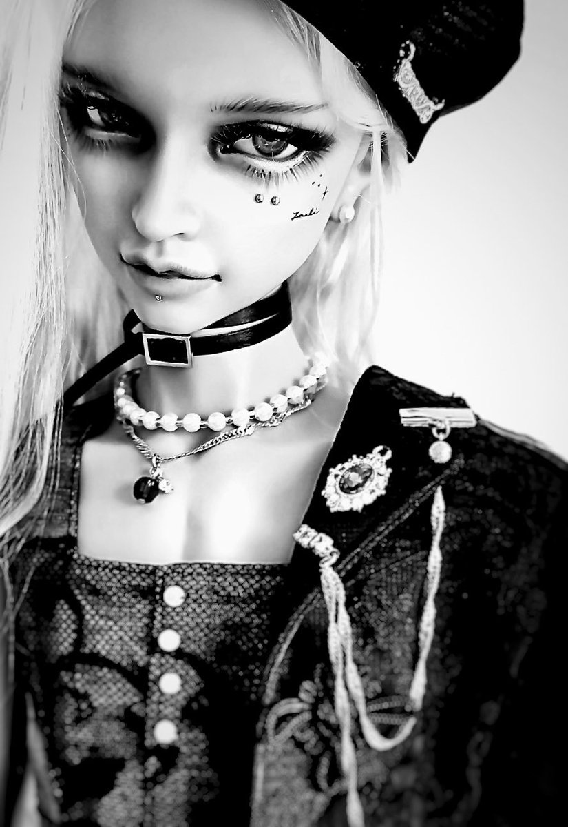🐦‍⬛
 #dollでモノクロにするとかっこいい選手権