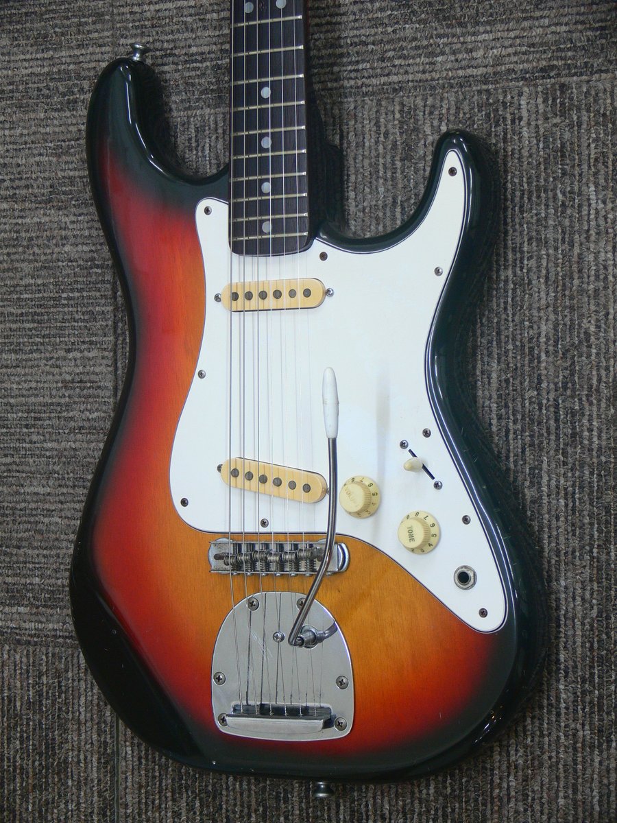 ストラトキャスターやジャガーの要素を取り入れたオフセットボディの