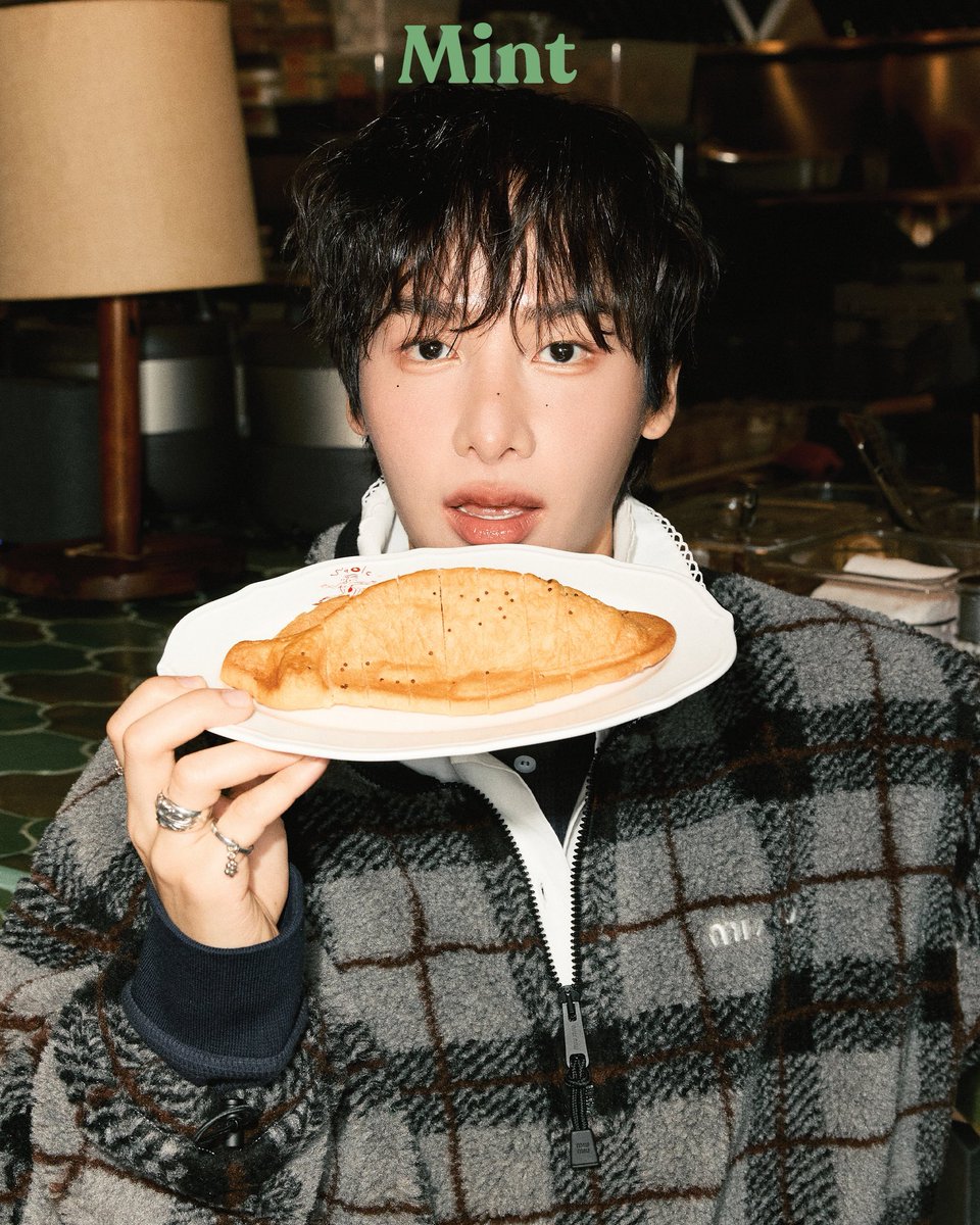 mintmag_th's tweet photo. “กันว่าตัวเองยังไม่เคย Burnout ด้วยอาชีพนักแสดงที่ได้เปลี่ยนคาแร็กเตอร์บ่อย ไม่ได้ทำงานซ้ำเดิมครับ ถ้าทำงานออฟฟิศกันอาจจะ Burnout ไปแล้วก็ได้ คงต้องไปเที่ยวกับเพื่อน หาอะไรสนุกๆ ทำ” 💚 #gunatthaphan

➡️อ่านบทสัมภาษณ์ https://t.co/TxKuaqM345

#BurnoutSyndromeSeriesxMintHangOut
#MintHangOut
#MintVol32
#MintMagTH