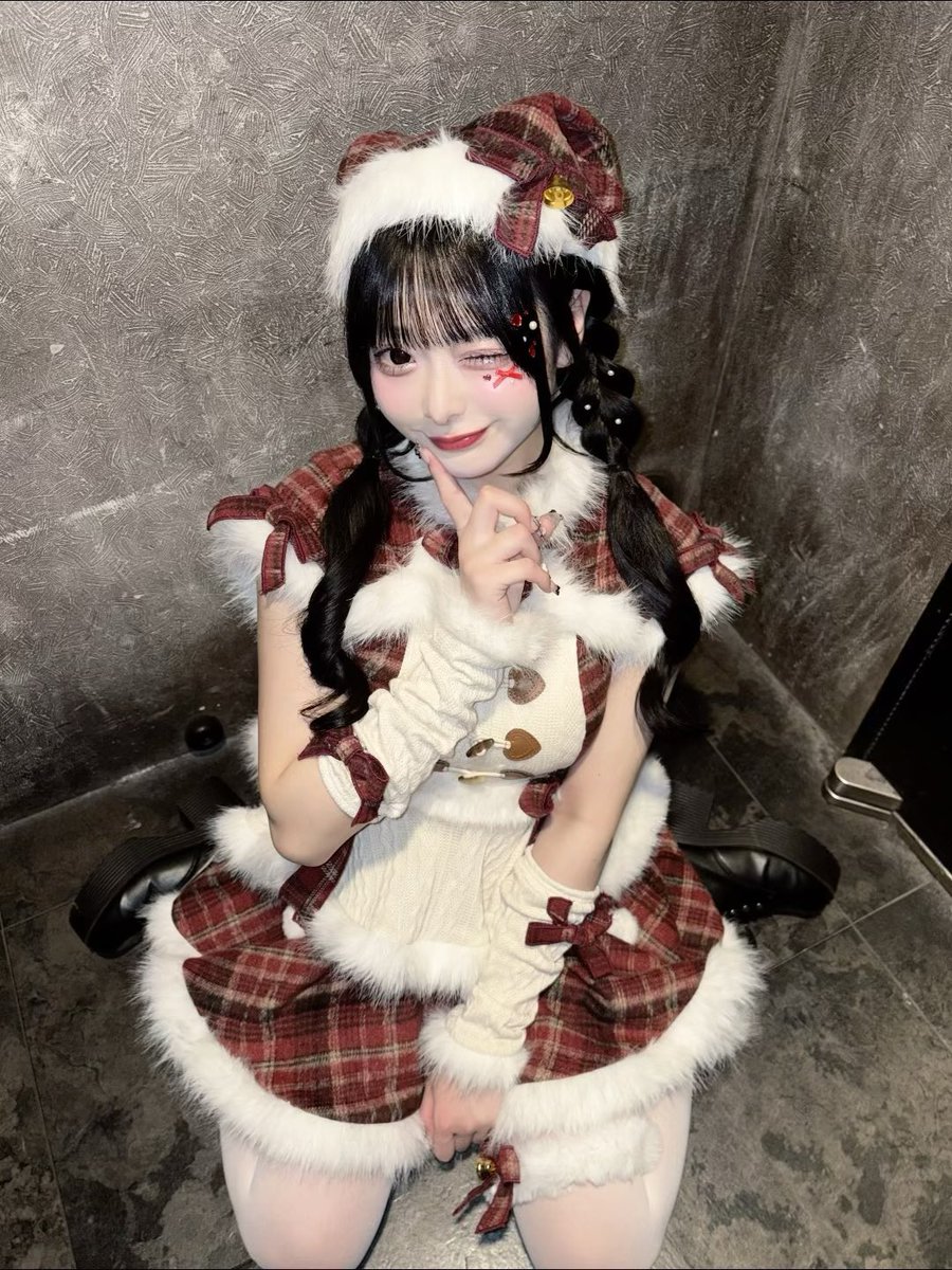 wsmygi's tweet image. きっとこの世界の共通言語は
英語じゃなくて笑顔だと思う
推しの顔を見るとこっちも元気になるし
ただ、その笑顔の裏には
楽しいことだけじゃなくて辛いことしんどいこともあると思ってて
それでも笑顔でいるのすごい
だから、辛い時は泣いたっていいし
しんどい時はあたっていいよ
#オタクあるある