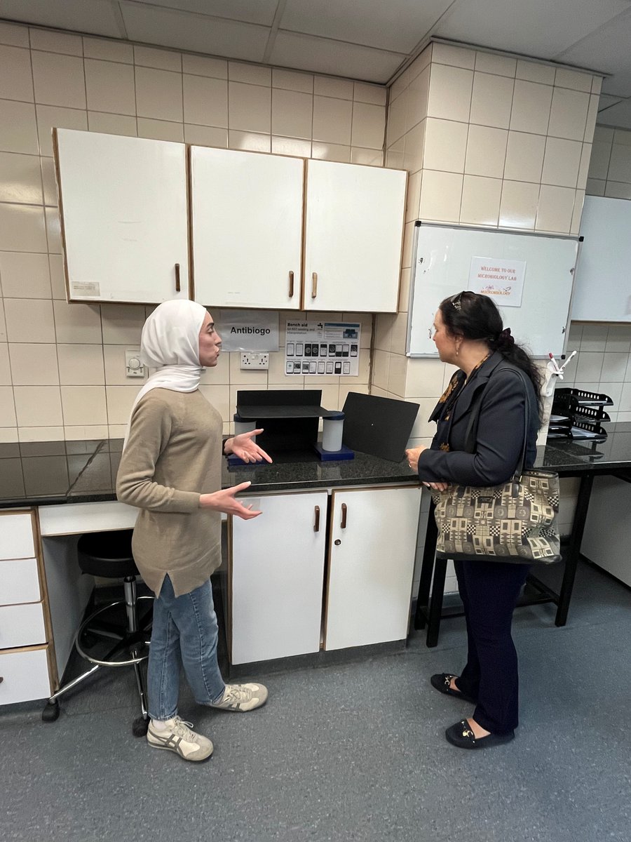 <a href="/amman_ob/">Austria in Jordan</a> visited <a href="/MSF/">MSF International</a> Marka hospital, where 🇯🇴 Head Cyril Cappai showcased advanced care for complex war injuries, incl. an AI app to detect bacterial resistance in remote conflict zones and 3D printers for prostheses. Patients come from Gaza, Syria, Iraq, Yemen &amp; elsewhere.