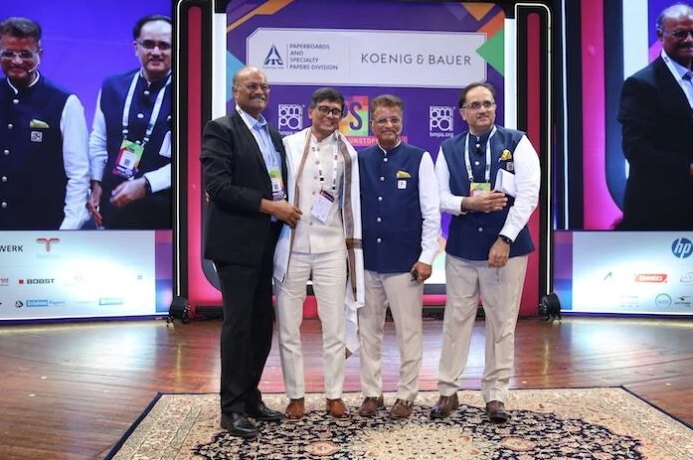 IPPTalk's tweet image. Print industry veteran Iqbal Kherodawala traced the unconventional journey of Amit Shah, founder of screen-printing specialist Spectrum Scan ...

@TheBmpa #PrintSummit #Maverickseries #screenprinting #Printindustry #exhibition

Read More... indianprinterpublisher.com/blog/2026/02/i…