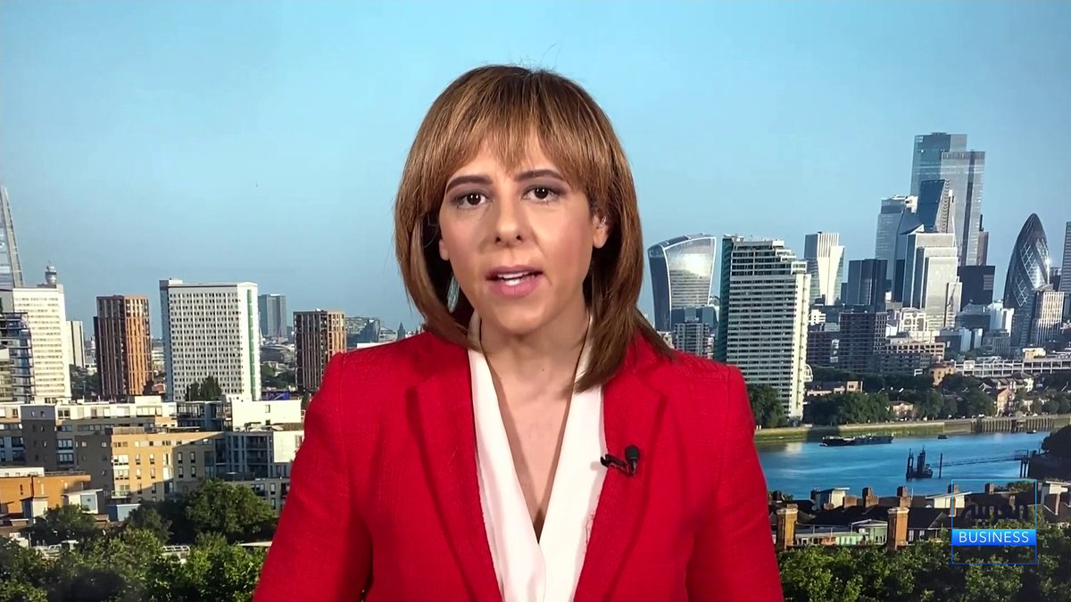 مراسلة العربية كارينا كامل: الضبابية المرتبطة بالسياسة النقدية والضرائب الجديدة شكلت ضغوطاً إضافية على الاقتصاد البريطاني. مرسيدس خفضت توقعاتها مع تراجع أرباحها التشغيلية بأكثر من 50% وتكبدها مليار يورو تكلفة تعريفات جمركية. شركة Hermes أبدت تفاؤلاً بشأن السوق الصيني رغم تحديات العملة وأكدت نيتها رفع الأسعار بين 5% و6%. Lara_bn الأسواق العربية _Business 