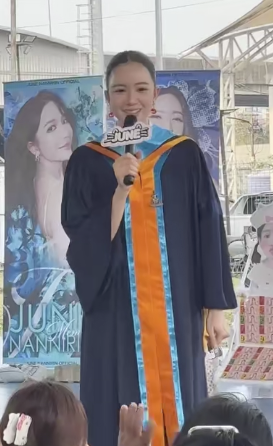 She's soooo poookie, can I put her in my pocket??? 🤏🏽

JLAND IS PROUD OF JUNE
#JuneGraduationDay