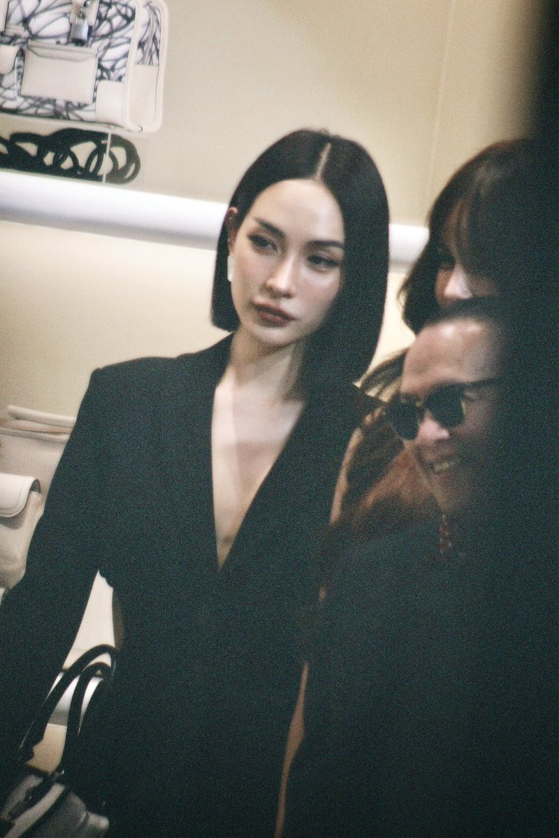 Liqueur_6741's tweet image. ถ่ายพี่โมไม่มีคำว่ารูปเสียอะ ชีกินกล้องทุกรูป กดแบบไม่มองยังสวยเลย