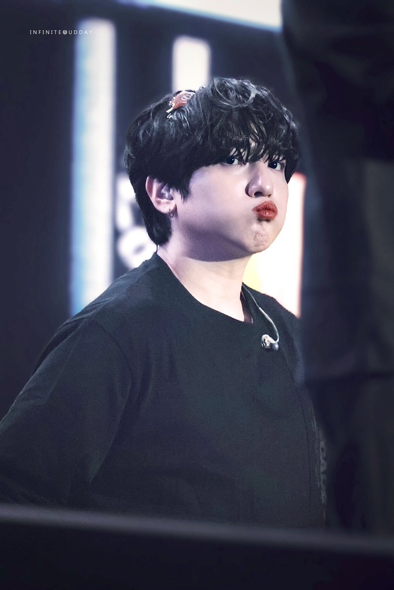 넘 인형같이나왔다 이거
눈 진짜 이쁘고 속눈썹 진짜 길고
코 진짜 오똑하고 아 입술 진짜 쪼꾸매ㅜㅜ