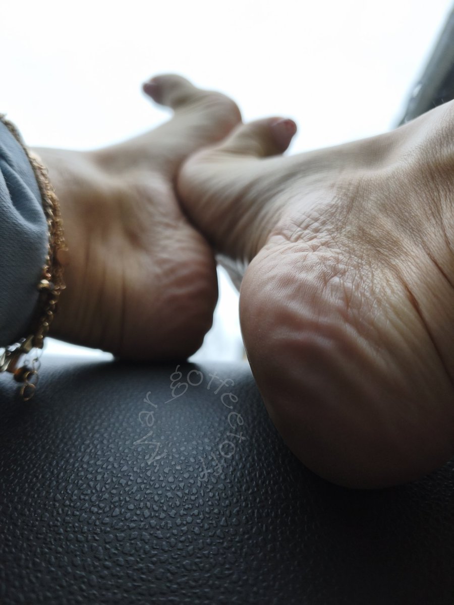 Margot Feet tweet media