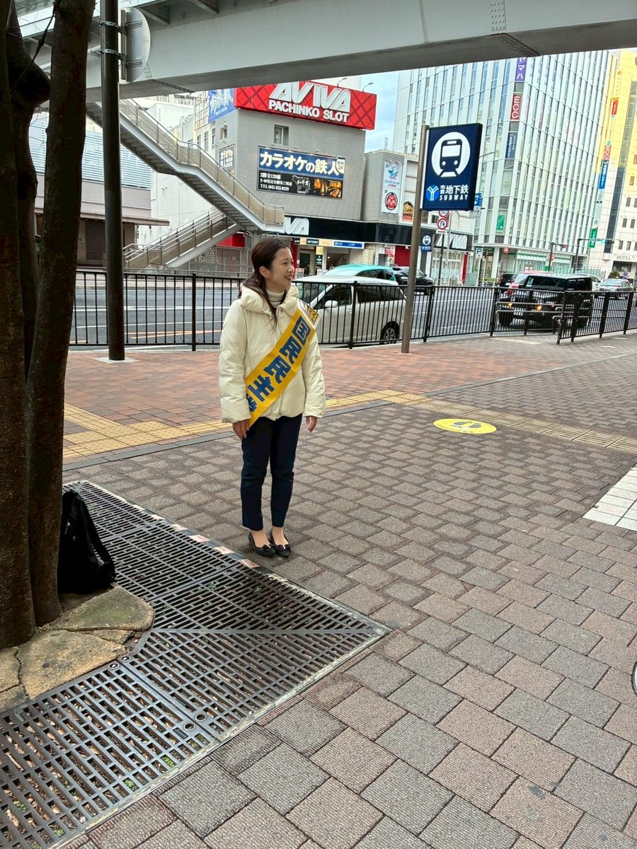 選挙期間が終わって数日、駅でまた朝にご挨拶させていただいております。
写真を載せるのはなんだかな…と思いつつ載せていなかったのですが、今日は一人で私が駅に立っていることを知った方が来てくださいました。
そして、写真を撮ってくださったので、せっかくなので載せたいと思います！