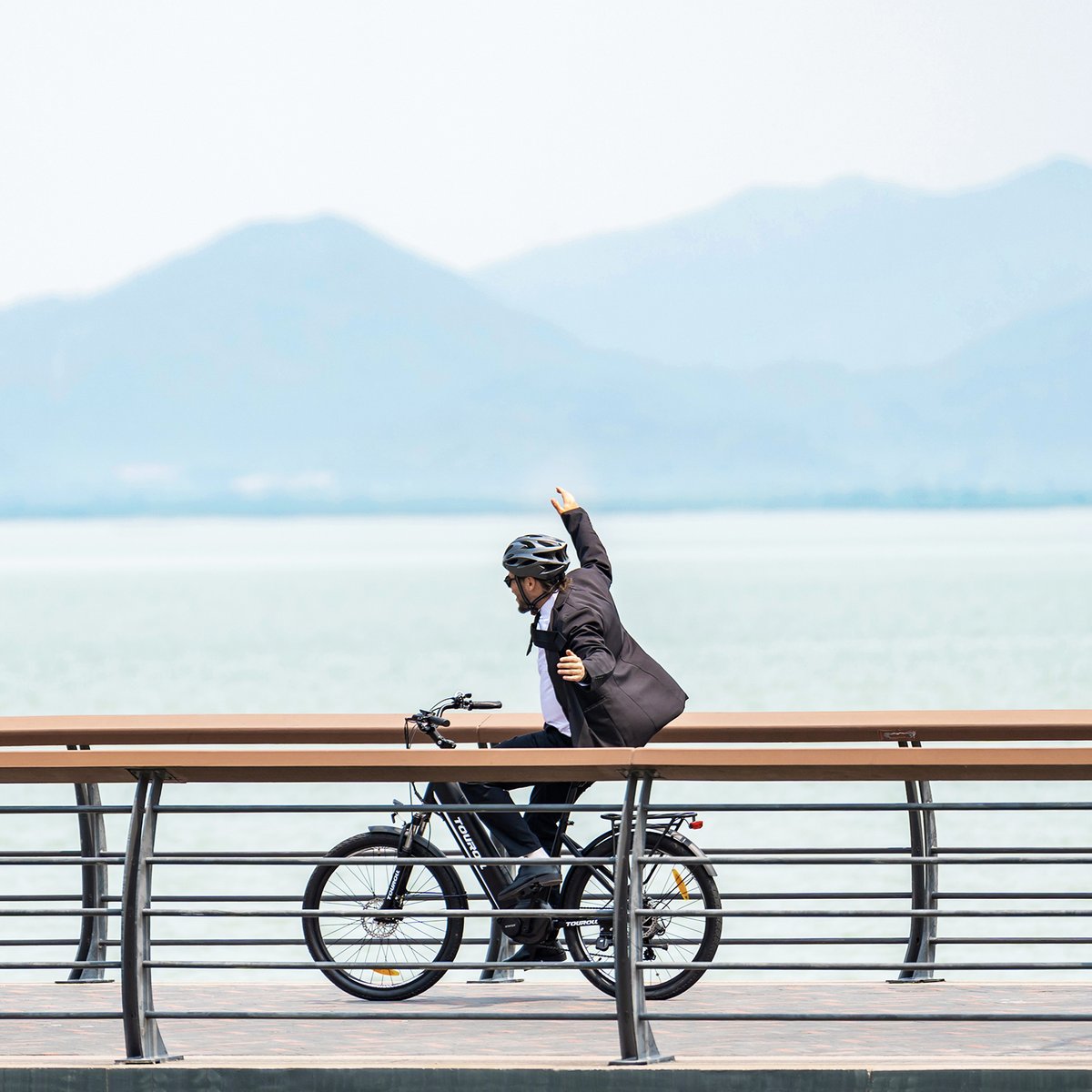 Nothing beats the clarity of a smooth, quiet ride to start the day. 🚲
How are you upgrading your lifestyle this year? 🔗shorturl.at/GDEPD
#ElectricBike #EBikeLifestyle #Geekbuying