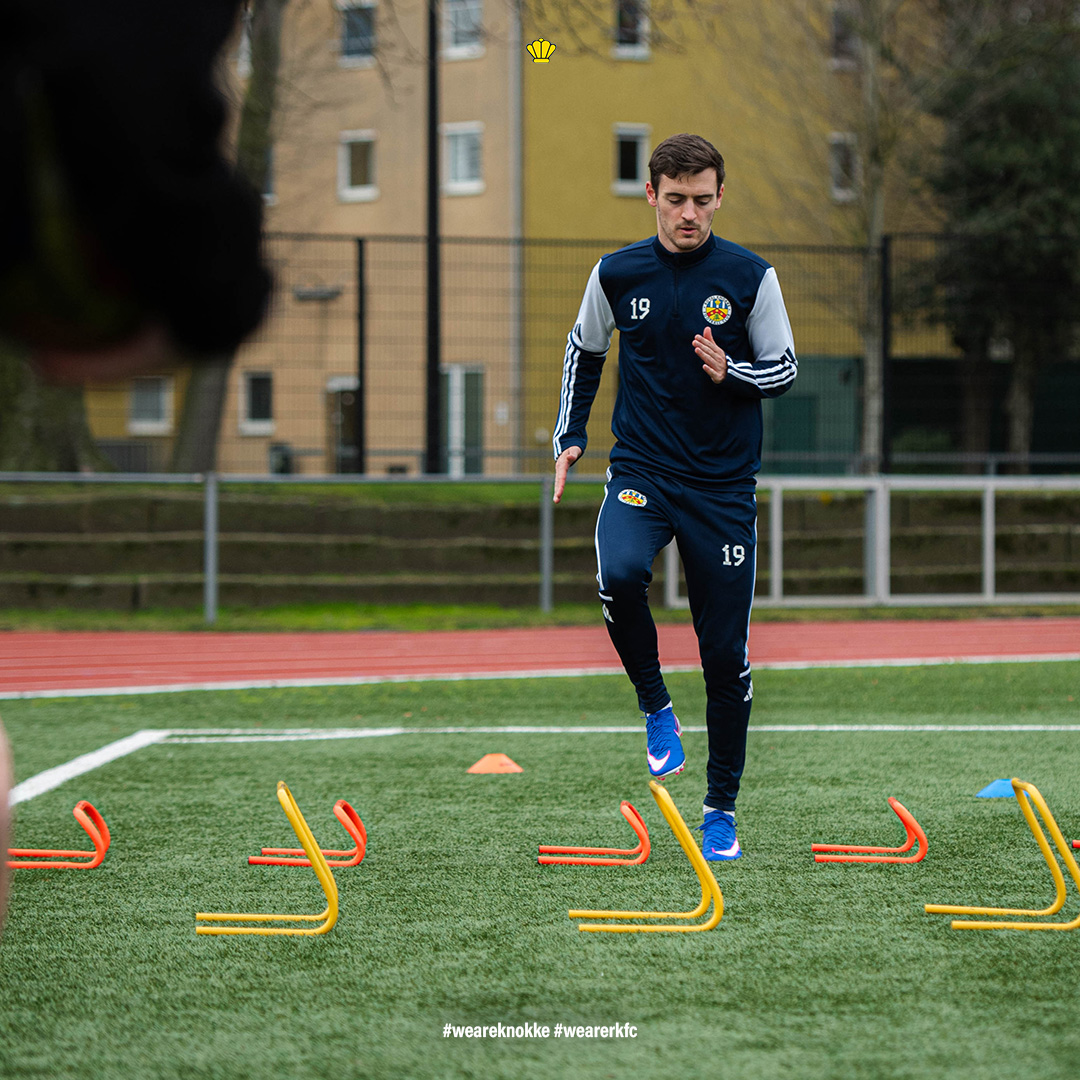 𝗧𝗲𝗿𝘂𝗴 𝗼𝗽 𝗵𝗲𝘁 (𝗸𝘂𝗻𝘀𝘁)𝗴𝗿𝗮𝘀! 😍

Justin Pieters liep een knieblessure op. Sindsdien werkt hij hard aan zijn terugkeer. Gisteren zette hij een mooie volgende stap: voor het eerst opnieuw het veld op én weer even de bal voelen! 💪

#weareknokke #wearerkfc