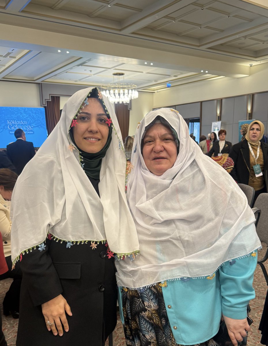 📍 Köklerden Geleceğe Teşkilat Çalıştayı

Saygıdeğer <a href="/EmineErdogan/">Emine Erdoğan</a> Hanımefendi’nin teşrifleriyle, Genel Merkez Kadın Kolları Başkanlığımız öncülüğünde 81 ilimizde gerçekleştirilen ve final programı Genel Merkezimizde büyük bir heyecanla tamamlanan “Köklerden Geleceğe Teşkilat