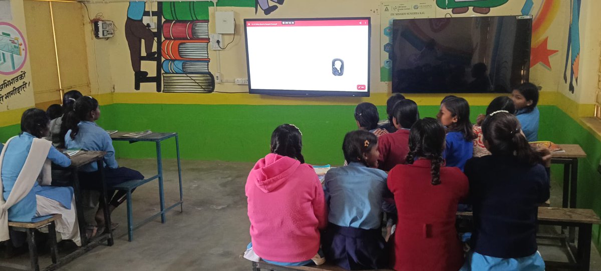 school_in_abox's tweet photo. Blooming brilliance! Middle School VijayNagar kids thrive in daily #SchoolInABox smart learning. #ITCMissionSunehraKal lights up Bihar! 🔥 #ITC #SIAB #Munger #Bihar #StudentLedLearning https://t.co/YyfXwZU08U
