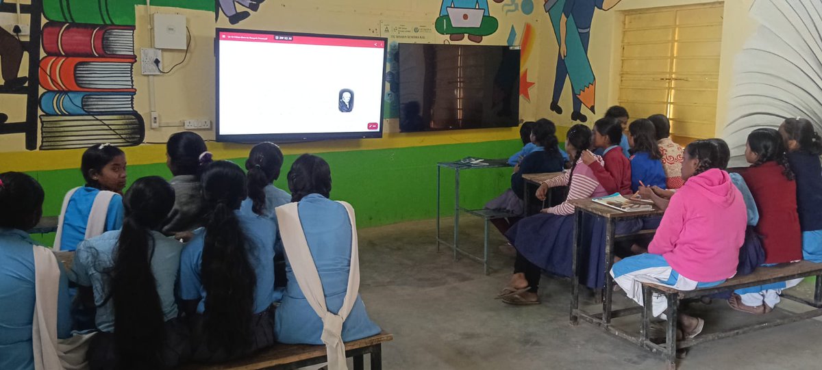 school_in_abox's tweet photo. Blooming brilliance! Middle School VijayNagar kids thrive in daily #SchoolInABox smart learning. #ITCMissionSunehraKal lights up Bihar! 🔥 #ITC #SIAB #Munger #Bihar #StudentLedLearning https://t.co/YyfXwZU08U