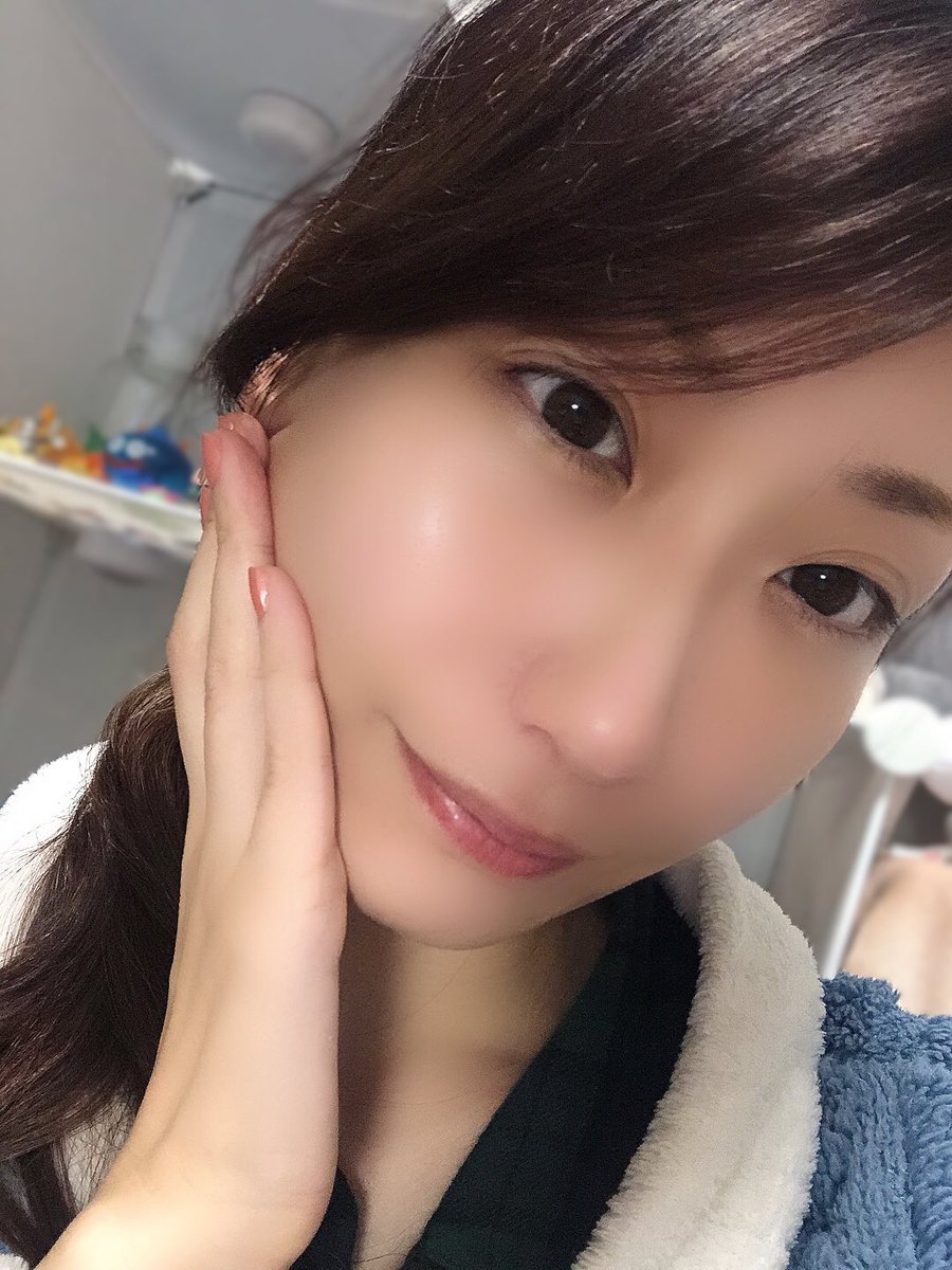 エスフォリオさんの美容セラム💕✨
肌の状態や好みで6種類から選べます❤️

私が今使ってるのは赤いボトルの「バクチオールリンクル セラム」🌈
敏感肌の人におすすめで、肌の弾力upとしわ改善にも効果が✨

他の色と合わせて使うのも良いみたい😍✨

PR <a href="/esfolio_jp/">エスフォリオ日本公式</a>
#エスフォリオ