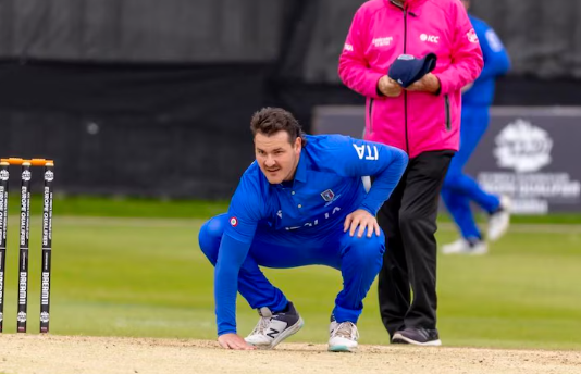 Doesn't Ben Manenti look like Rahul Gandhi with Moustaches

He is from Italy, we mean, he is from the Italian Cricket Team! 😆