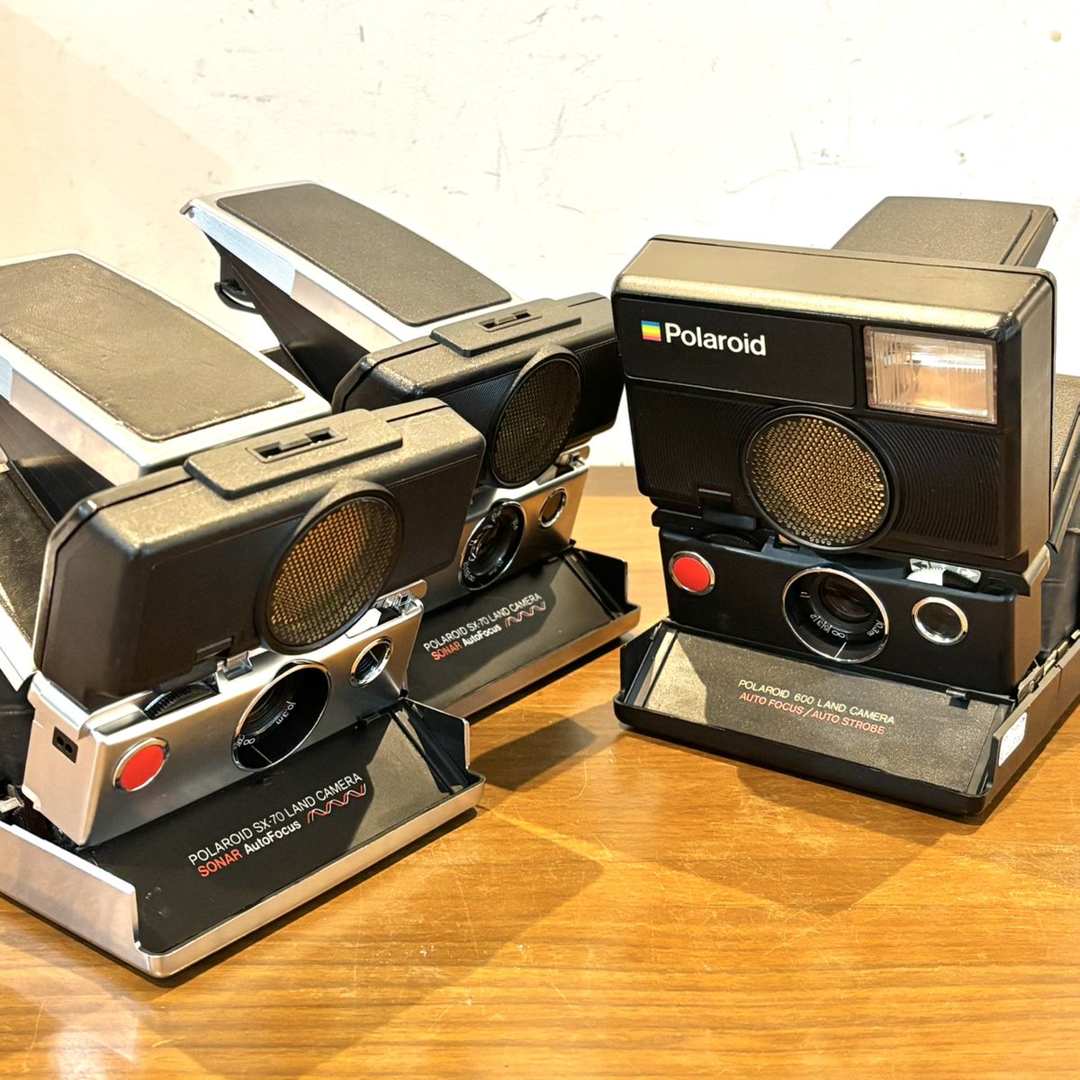 今日もありがとうございました！ 最近のポラロイドの棚は人気No1のSX