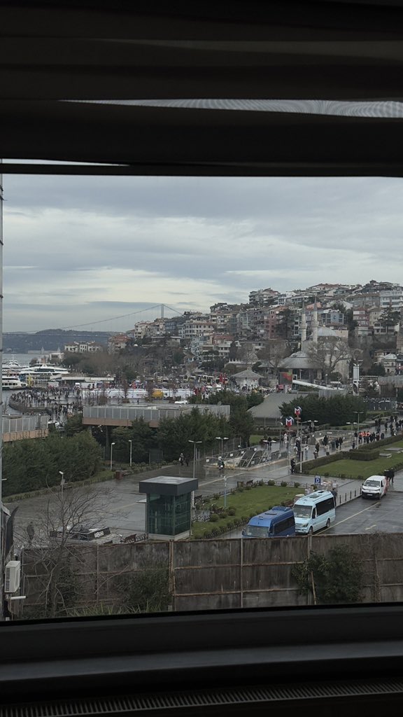 Nasıl bir eğitimmiş bu bir tek ben almıyormuşum 😌Üsküdar’da Başakşehirdeki arkadaşıma denk geldim