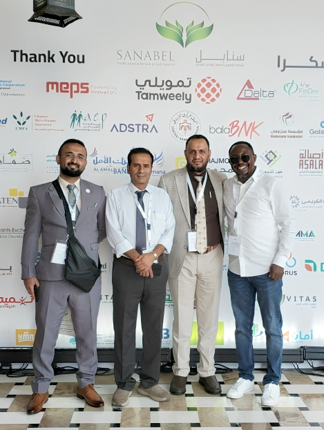 Alamalbank's tweet photo. بنك الأمل للتمويل الأصغر يستعرض تجربته في الصيرفة الخضراء خلال #مؤتمر_سنابل_السنوي_2026
شارك بنك الأمل للتمويل الأصغر في أعمال مؤتمر سنابل السنوي 2026، أحد أبرز الفعاليات الإقليمية المتخصصة في تطوير صناعة #التمويل_الأصغر، في المنطقة العربية، حيث قدّم عرضًا متخصصًا ركّز على مفهوم الصيرفة الخضراء ودورها في #تعزيز_الاستدامة داخل القطاع المالي.
وجاءت مشاركة البنك هذا العام تأكيداً على توجهه الاستراتيجي نحو تبنّي ممارسات مصرفية مسؤولة بيئياً، من خلال دمج معايير الاستدامة في تصميم المنتجات التمويلية، وتوجيه التمويل نحو الأنشطة الصديقة للبيئة عبر التحول الرقمي وتقليل الاعتماد على المعاملات الورقية.
وخلال العرض، استعرض فريق البنك رؤيته في ربط #الشمول_المالي بالاستدامة البيئية، باعتبار أن تمكين الفئات غير المخدومة مصرفيًا يمكن أن يسير جنبًا إلى جنب مع دعم المشاريع الصغيرة ذات الأثر البيئي الإيجابي، بما يسهم في بناء اقتصاد أكثر مرونة واستدامة.
كما شكّل المؤتمر منصة مهمة لتبادل الخبرات حول آليات تطبيق الصيرفة الخضراء في مؤسسات التمويل الأصغر، وبحث فرص التعاون والشراكات الداعمة للتحول نحو نموذج مصرفي يوازن بين النمو الاقتصادي والمسؤولية البيئية.
وتعكس هذه المشاركة التزام بنك الأمل بالتحول نحو نموذج مصرفي مستدام، يترجم شعاره "بنك من لا بنك له"  إلى رؤية أشمل تضع الإنسان والبيئة في قلب أولوياته التنموية.
#مؤتمر_سنابل_2026
#بنك_من_لا_بنك_له