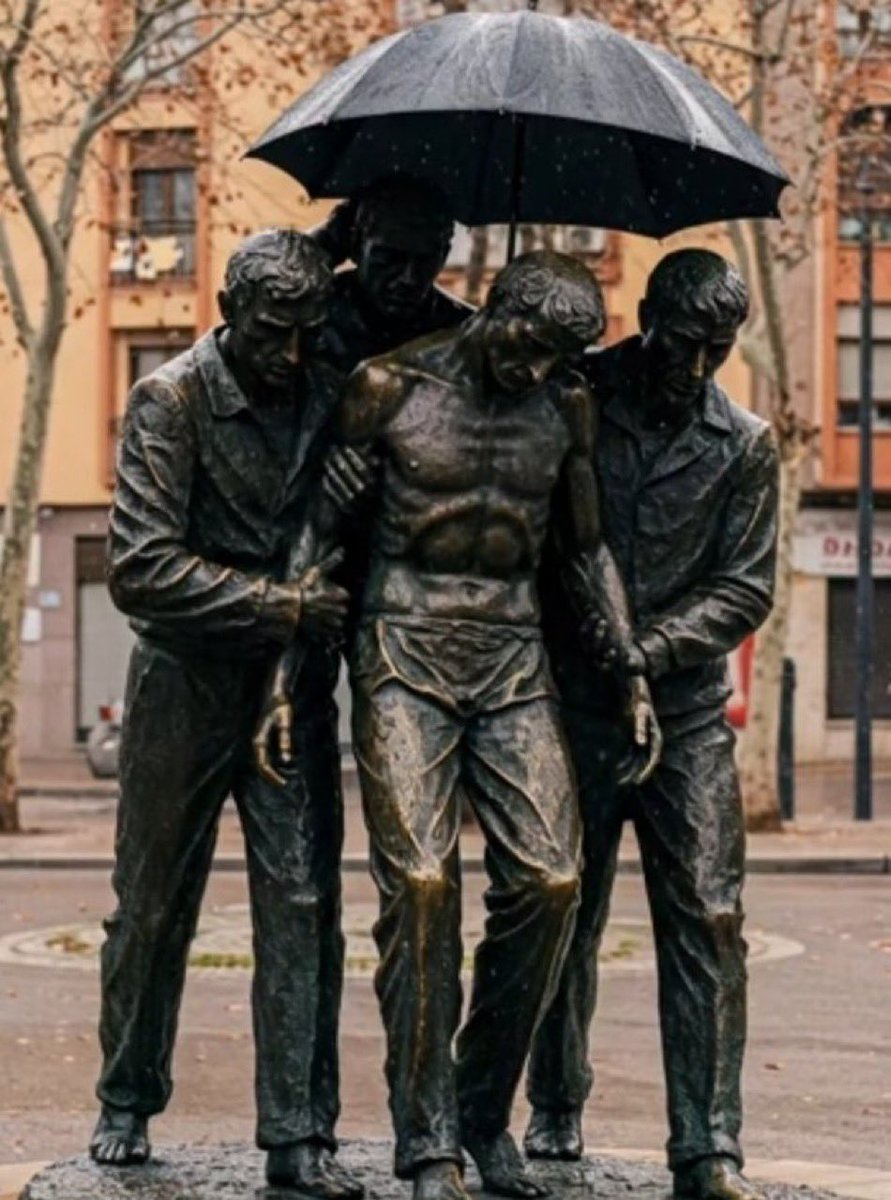 <a href="/Doct_Tricornio/">Doctor Tricornio</a> Pero si  «al galgo de Paiporta» le han hecho un monumento‼️, ¿de qué se queja?