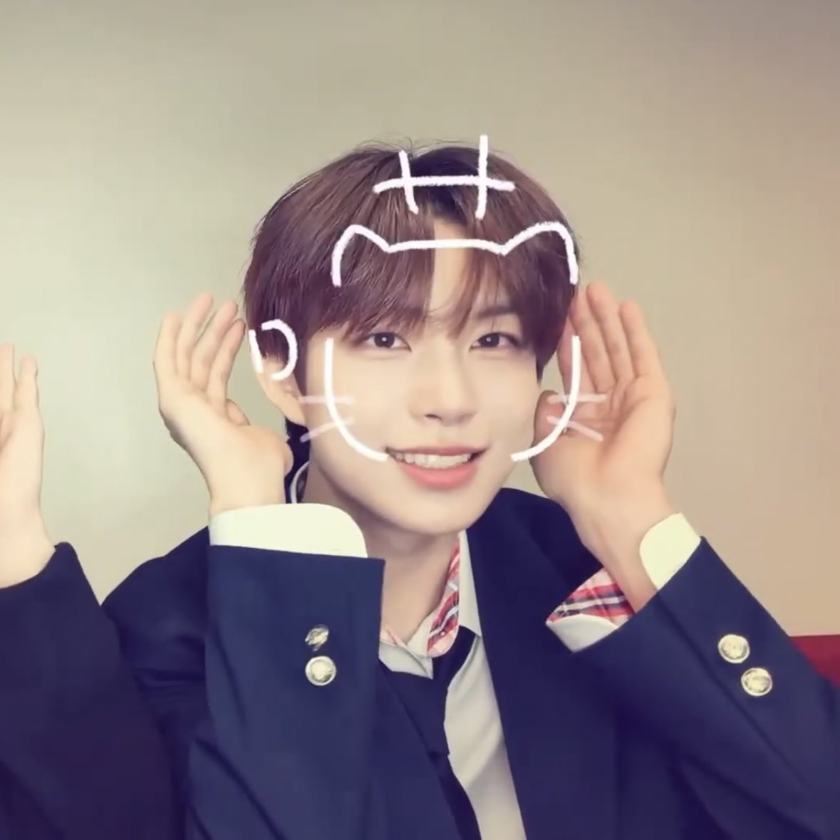 이상하다.. 되게 카스 시절 얼짱같네